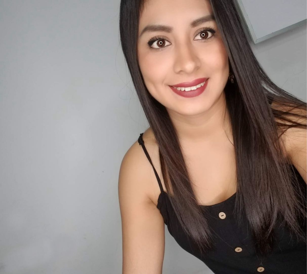 woman online to talk to girls on camera at ChatSpace TV