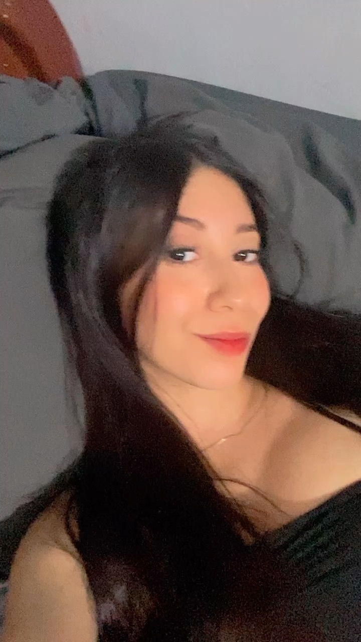 woman online and available for a live video chat on ChatSpace TV